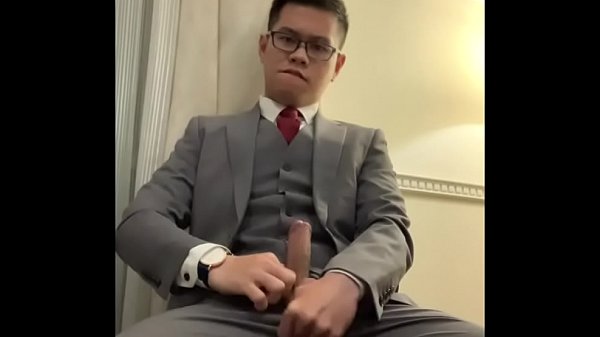 Mặc suit sục rồi bắn lên quần lót :))))