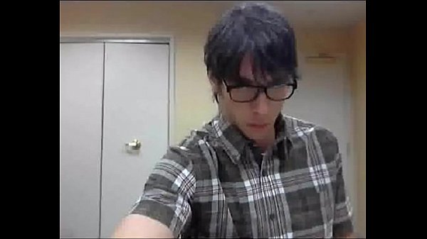 Nerd dancing hot… VERY HOT!