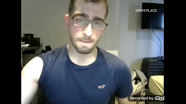 Nerd tocando punheta na Cam