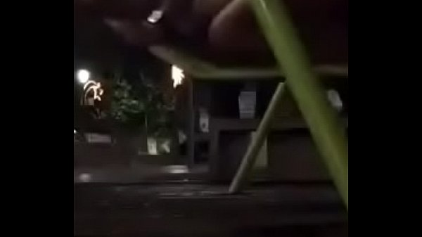 Porteño dando pija en la plaza