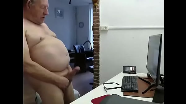 Vovô mostrando o pinto duro 4