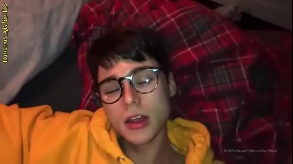 Sexo entre caras lindos