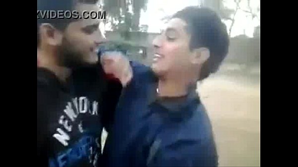Beso Gay entre heterosexuales   XVIDEOSCOM[1]