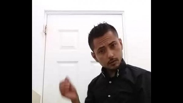 chico guapo jalandosela