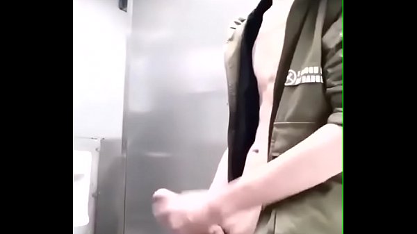 Coreano pauzudo gozando