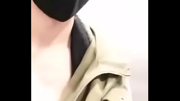 Koreano pauzudo gozando gostoso