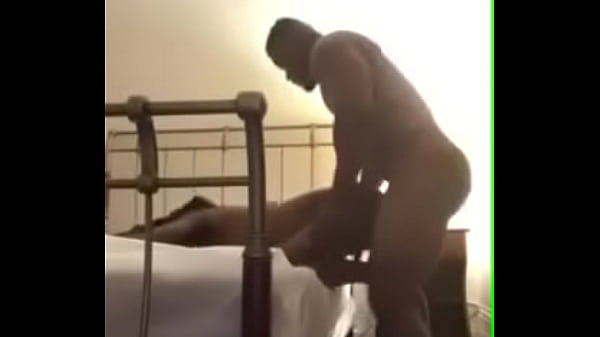 Negro dotado metendo sem dó