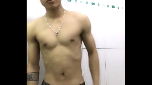 Trai đẹp tắm khoe cu