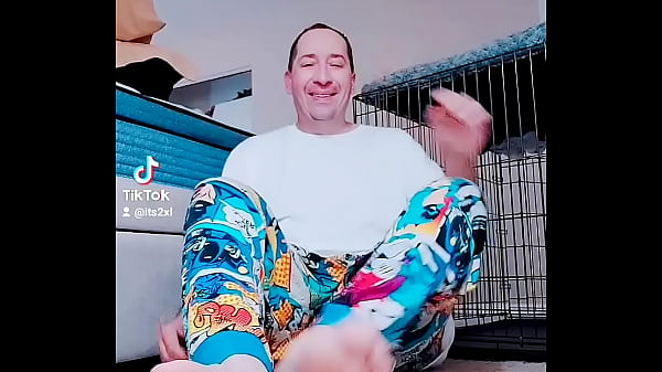 CUM ON BIGGBUTT2XL’S FEET