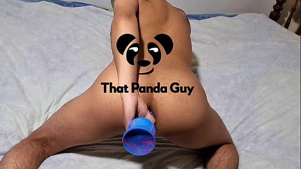 Me quita mi dildo y me pone su pene